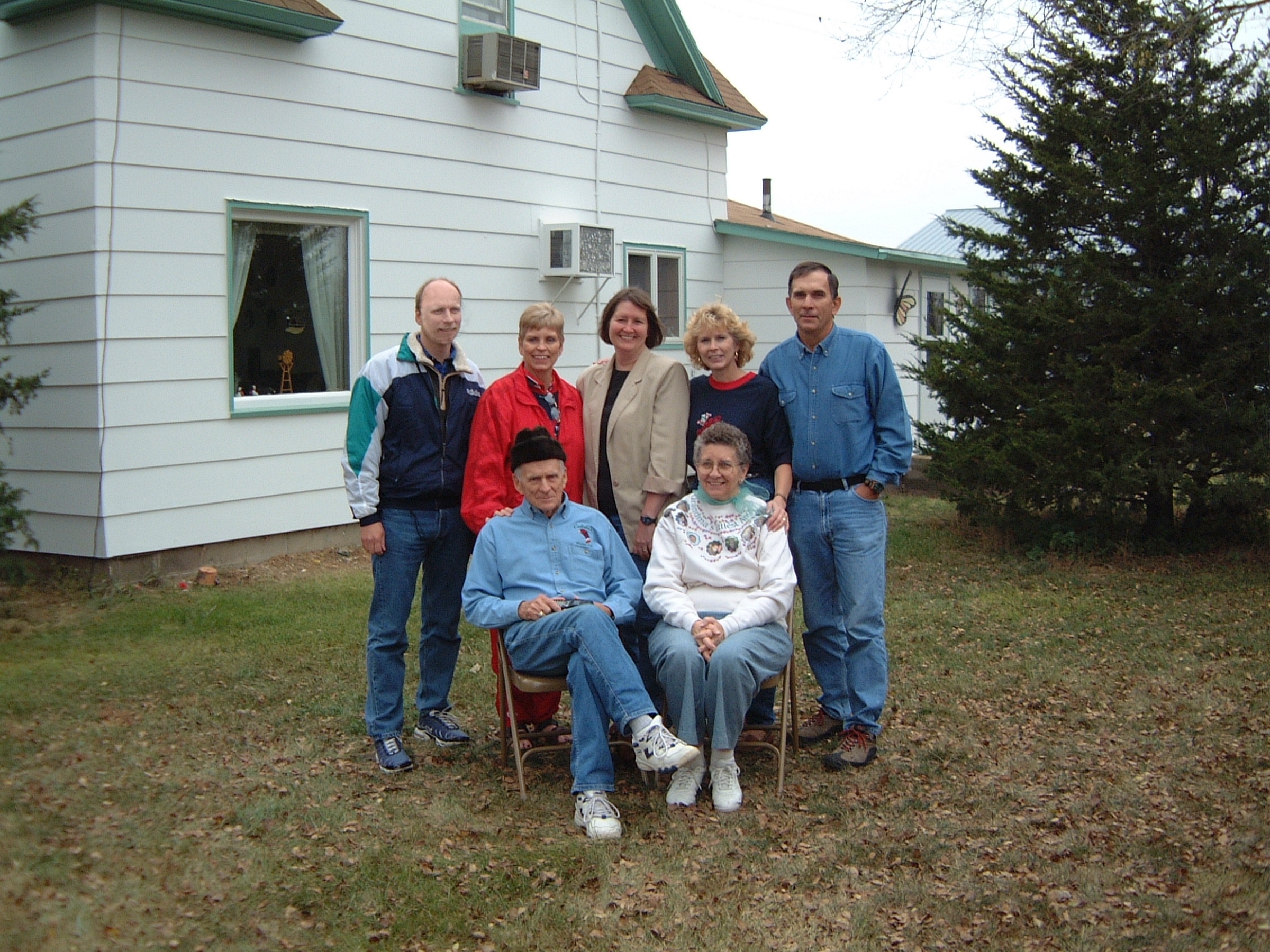 2000-10-27-40-Scott-Farm-Mom-Dad-5kids.jpg